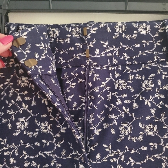 Loft Marisa Fit Skinny Pants in Navy Floral Print - Picture 4 of 11